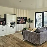 Moderne 3-zimmer-wohnung Mit Panoramablick *
