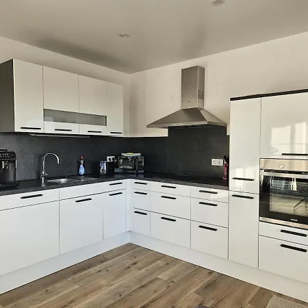 Apartment Moderne 3-zimmer-wohnung Mit Panoramablick *
