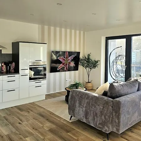 Moderne 3-zimmer-wohnung Mit Panoramablick *