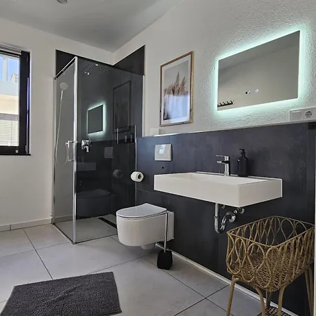 Apartmán Moderne 3-zimmer-wohnung Mit Panoramablick